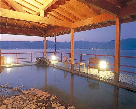 湖上露天風呂（夜景）※夜朝男女入れ替え制